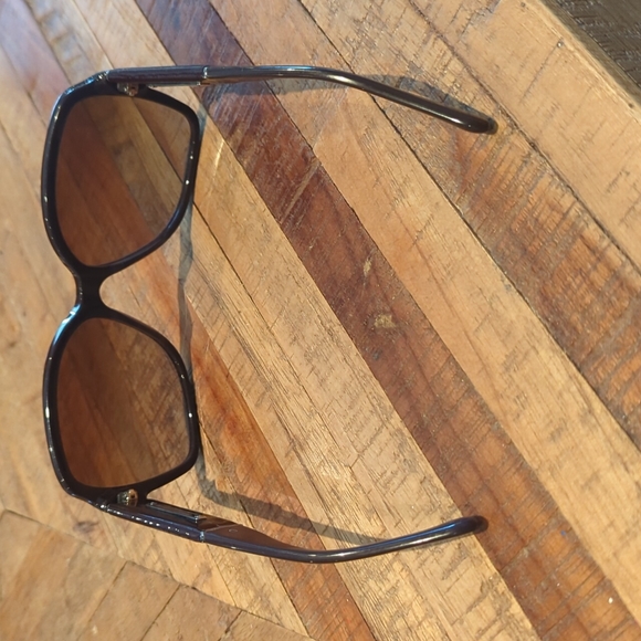 Brown oversized Chanel polarized sunglasses - Picture 6 of 13